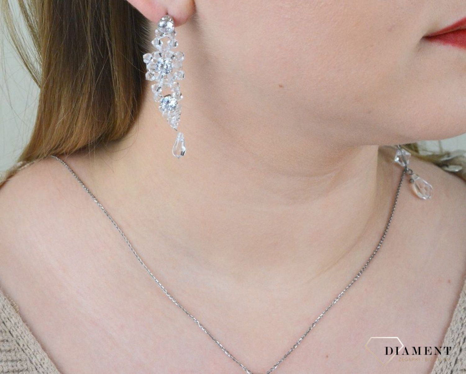 Srebrne kolczyki wiszące na ślub z kryształami KR 638.jpg